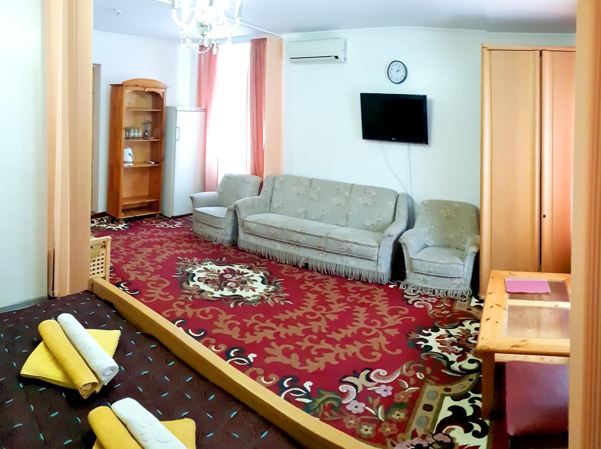 Perlyna Podillyа Hotel Satanov Ngoại thất bức ảnh